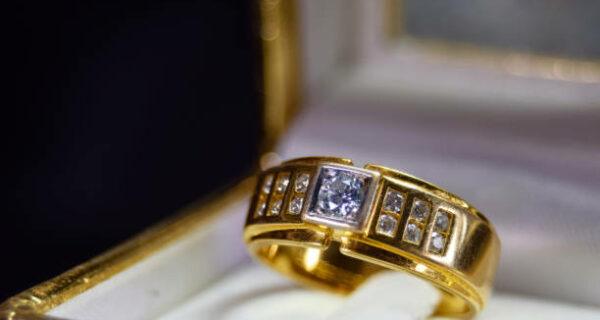 Vintage Diamond Rings From Estate Sales: Getting A Good Deal Before The Bubble Bursts