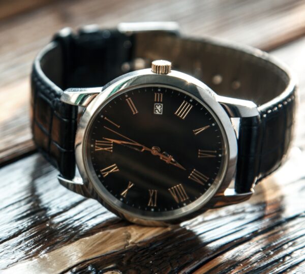 Where to Sell Your Omega Watch: Online vs. In-Store Options Compared